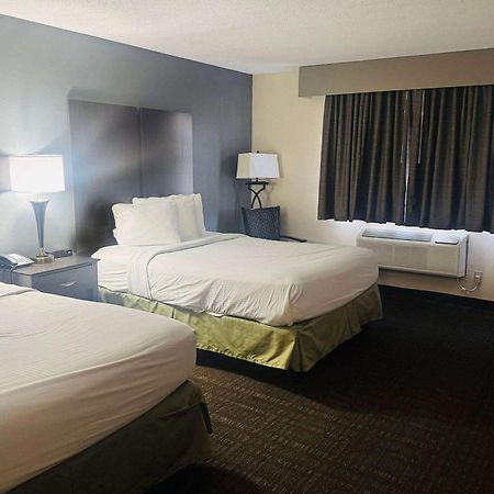 Baymont By Wyndham Chester Il Exterior photo