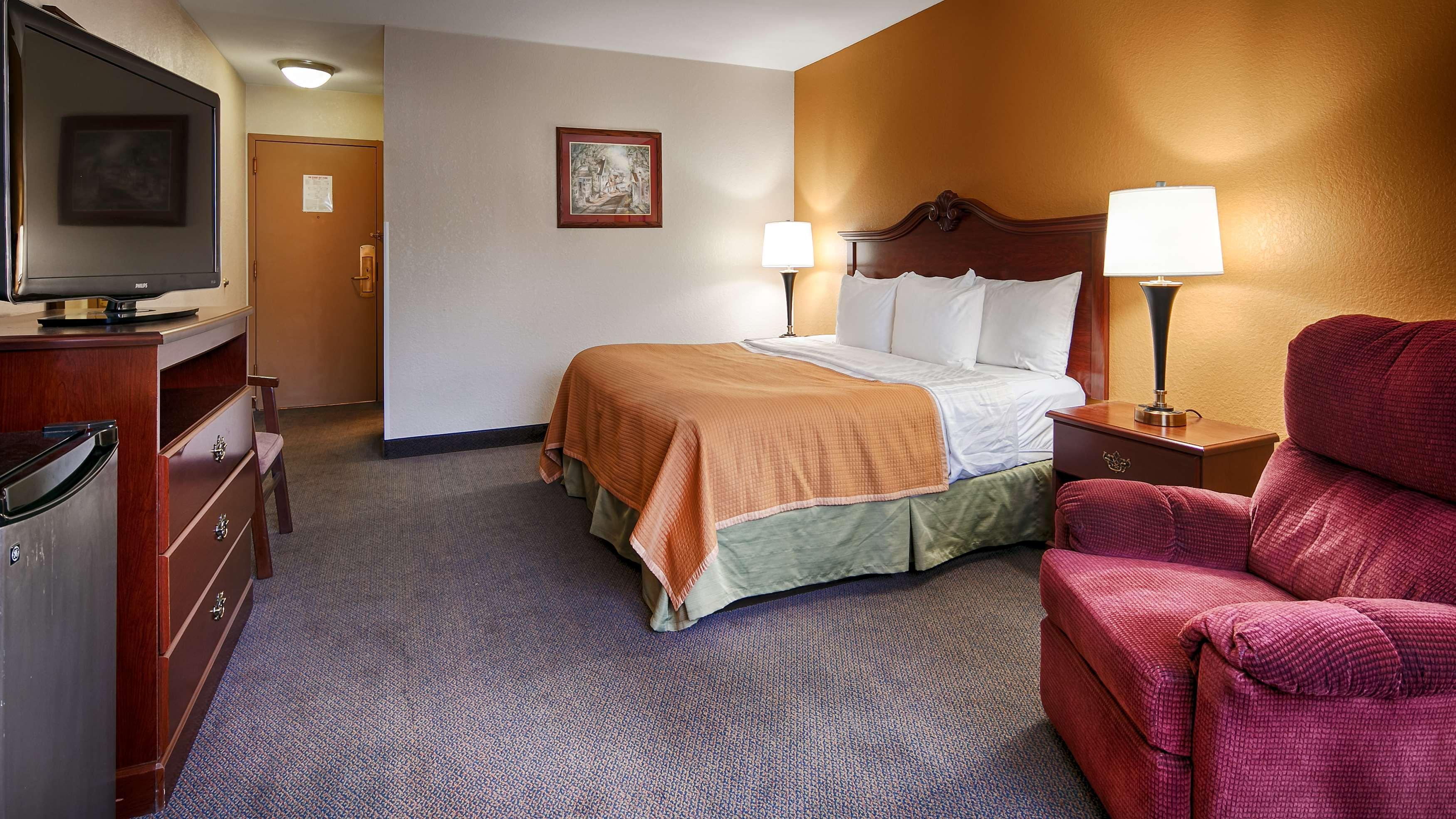 Baymont By Wyndham Chester Il Exterior photo