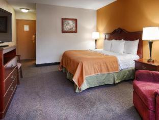 Baymont By Wyndham Chester Il Room photo