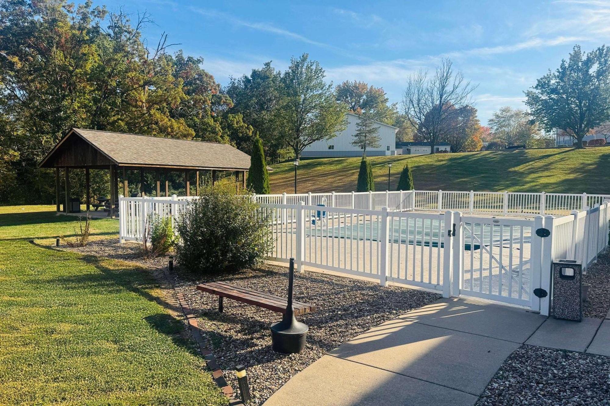 Baymont By Wyndham Chester Il Exterior photo